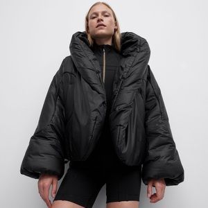 NWT Lululemon hooded insulated wrap in black- oversized and puffy